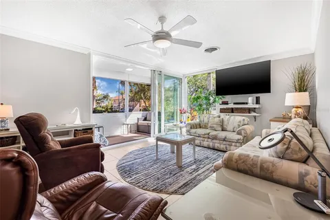 $449,900 | 615 10th Avenue Northeast, Unit 1, St. Petersburg, FL 33701