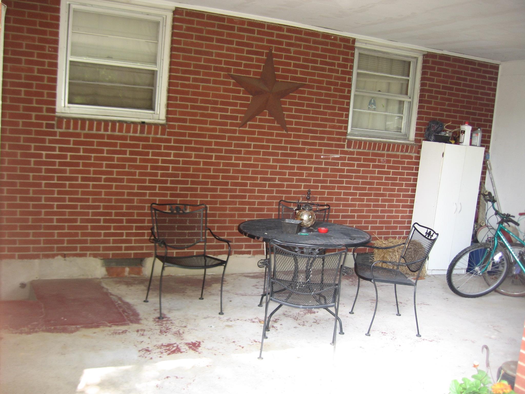 222 Ross Street Salem, VA 24153 - Photo 15 of 17 a backyard of a house with table and chairs