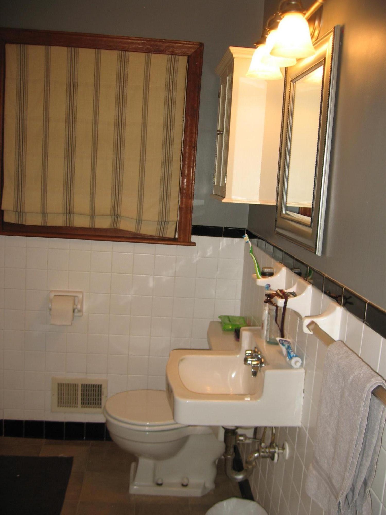 222 Ross Street Salem, VA 24153 - Photo 9 of 17 a view of walk in closet