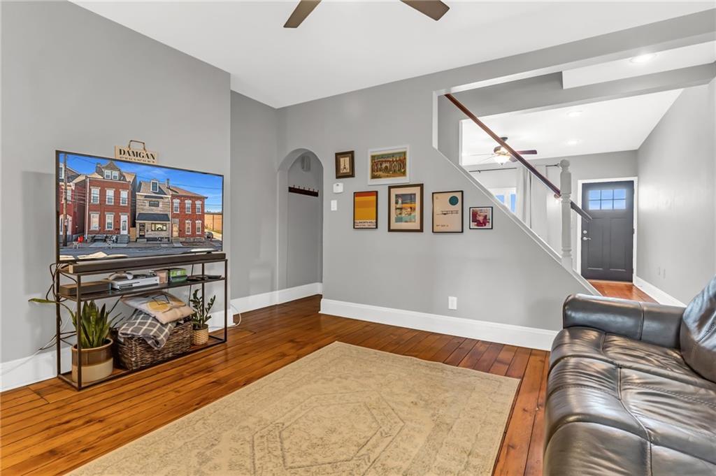 164 37th Street Pittsburgh, PA 15201 - Photo 4 of 24 a view of a livingroom with furniture and workspace