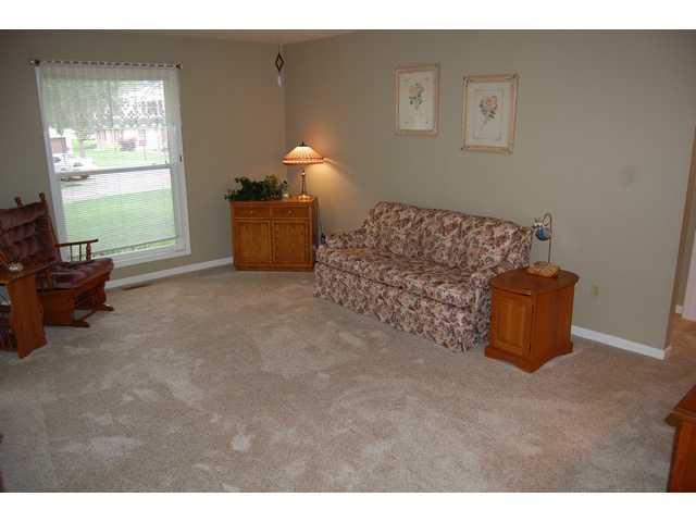 15 Abbey Road Anderson, IN 46013 - Photo 3 of 11