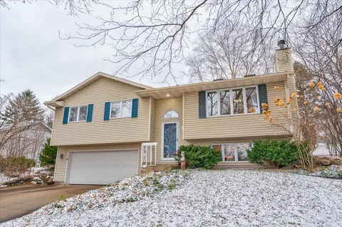 $389,900 | 2901 Maple Grove Drive, Madison, WI 53719