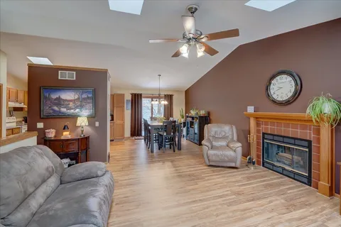 $389,900 | 2901 Maple Grove Drive, Madison, WI 53719