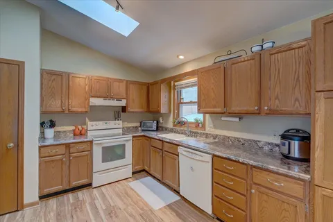 $389,900 | 2901 Maple Grove Drive, Madison, WI 53719