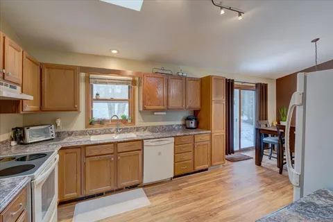 $389,900 | 2901 Maple Grove Drive, Madison, WI 53719