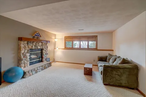 $389,900 | 2901 Maple Grove Drive, Madison, WI 53719