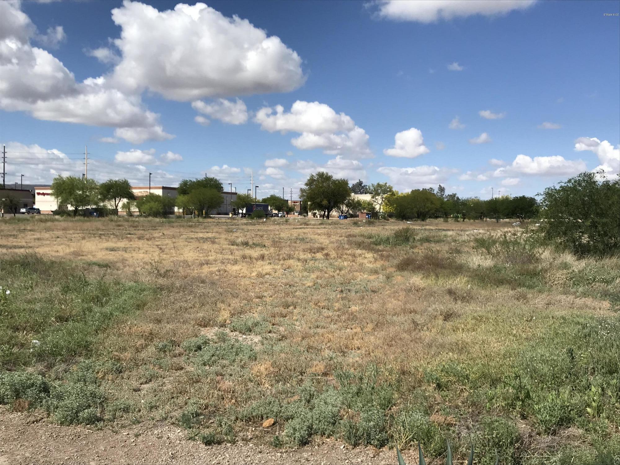 6397 South Midvale Park Road, Unit 5 Tucson, AZ 85746 - Photo 5 of 13 IMG_0421