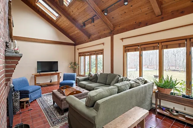 $1,895,000 | 99 Old Purchase Road, Edgartown, MA 02539