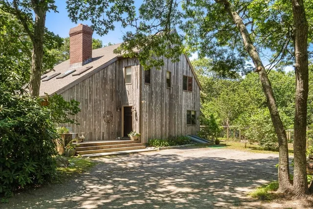 $1,895,000 | 99 Old Purchase Road, Edgartown, MA 02539