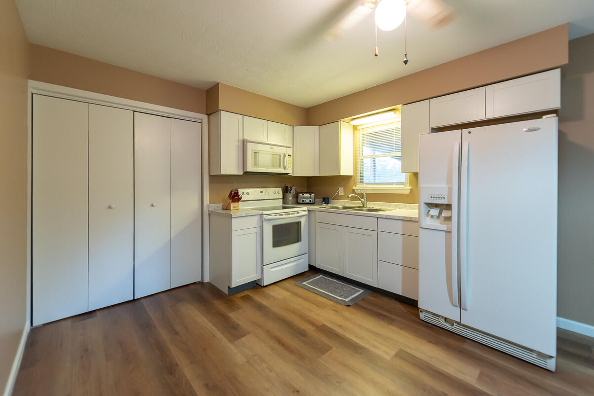 116 Hill N Dell Road Paris, KY 40361 - Photo 14 of 33 116HillNDell-15