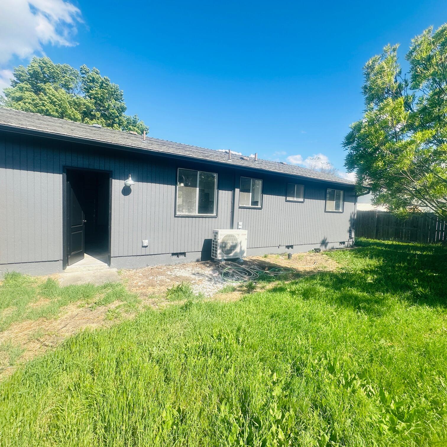 71 Tracy Avenue, Unit 71 & 73 Eagle Point, OR 97524 - Photo 12 of 36 71 Tracey