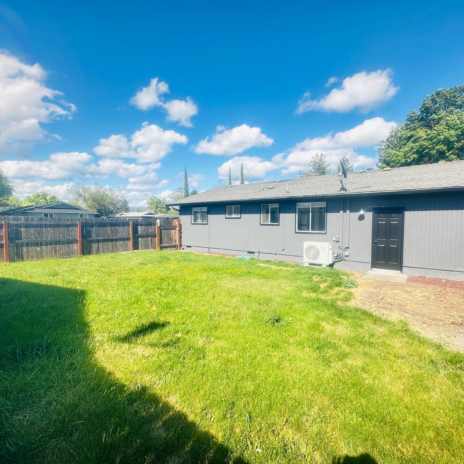 71 Tracy Avenue, Unit 71 & 73 Eagle Point, OR 97524 - Photo 32 of 36 73 Tracey