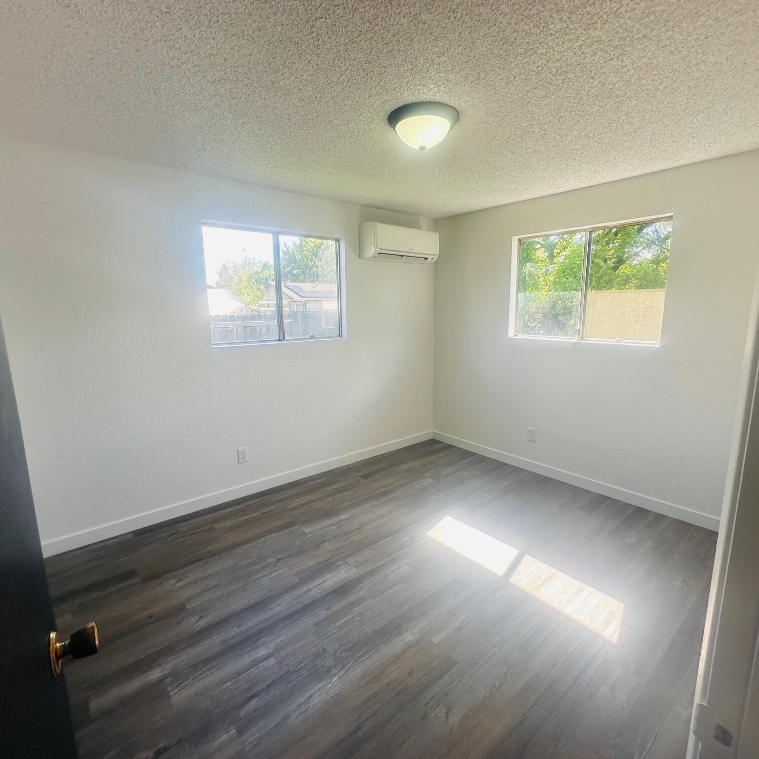 71 Tracy Avenue, Unit 71 & 73 Eagle Point, OR 97524 - Photo 7 of 36 71 Tracey
