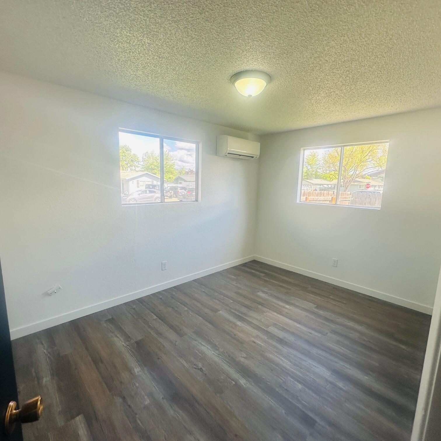 71 Tracy Avenue, Unit 71 & 73 Eagle Point, OR 97524 - Photo 8 of 36 71 Tracey