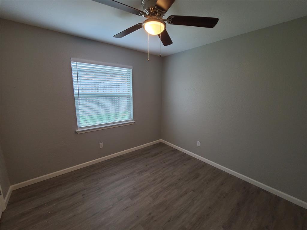 343 Spring Branch Lane Kennedale, TX 76060 - Photo 19 of 39 an empty room with ceiling fan and window