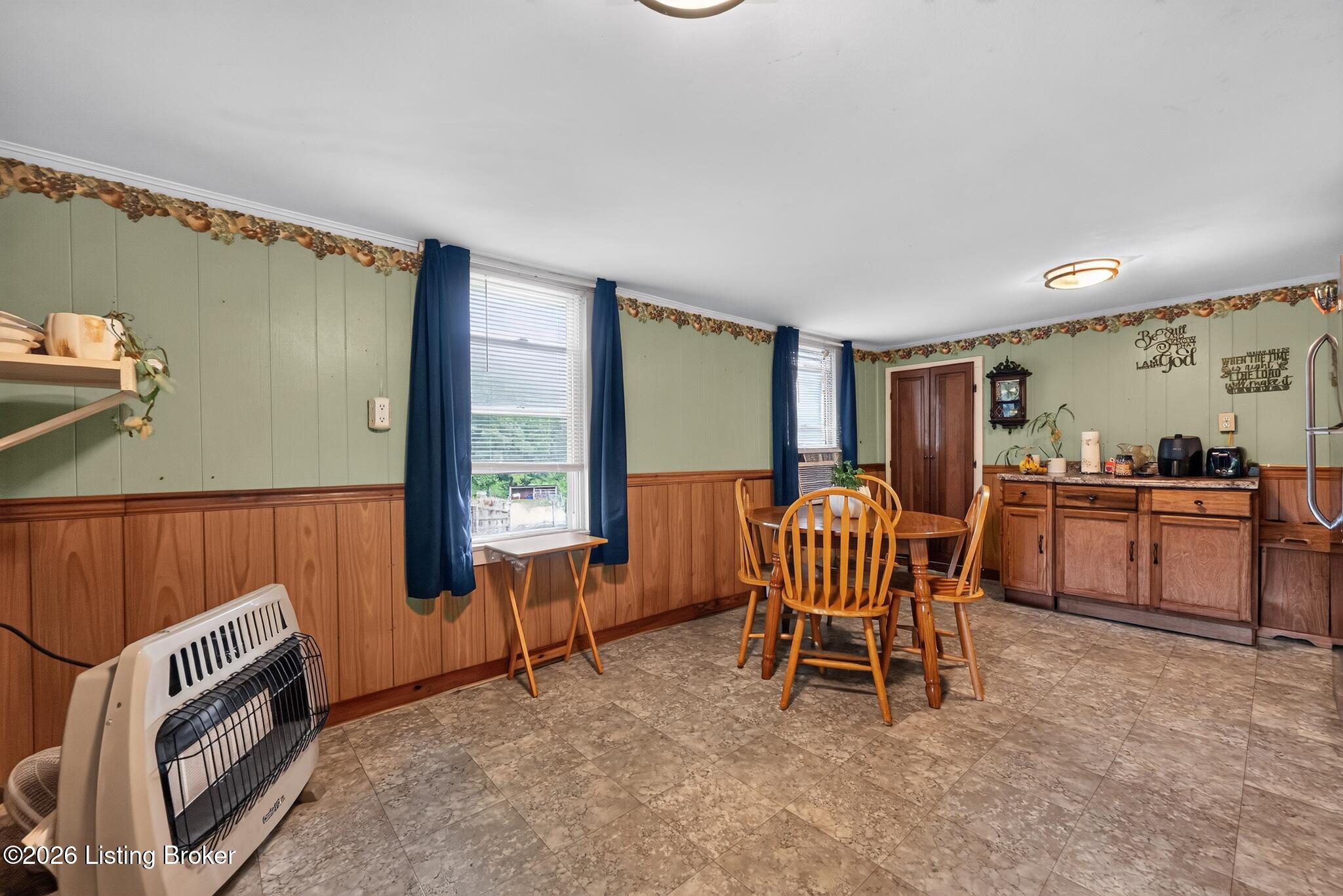 326 Roberts Road Stanton, KY 40380 - Photo 7 of 22 12_326_Roberts_Rd-Dining_room-0992
