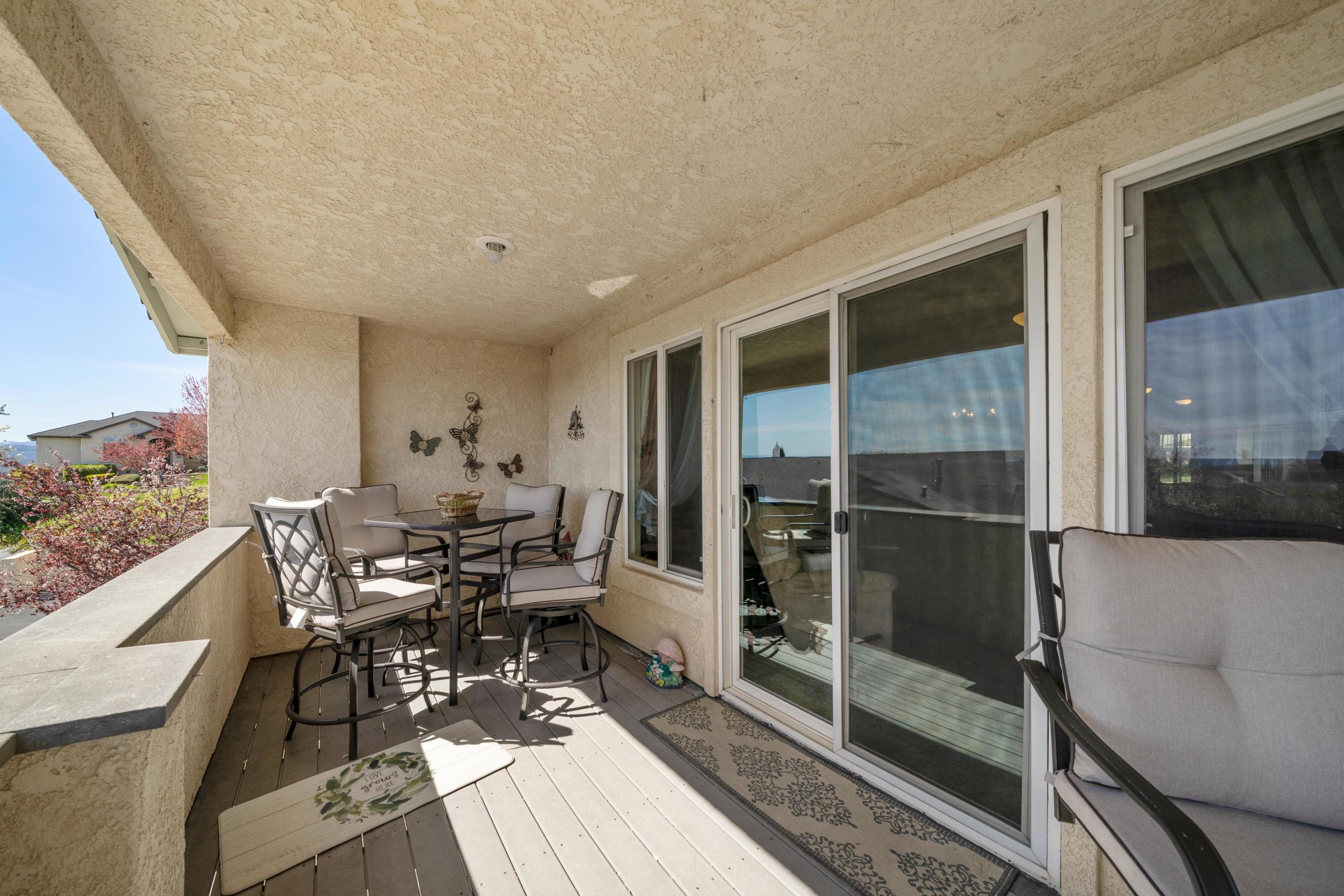 775 Stonebriar Trail Redding, CA 96003 - Photo 22 of 32 a dining room with furniture