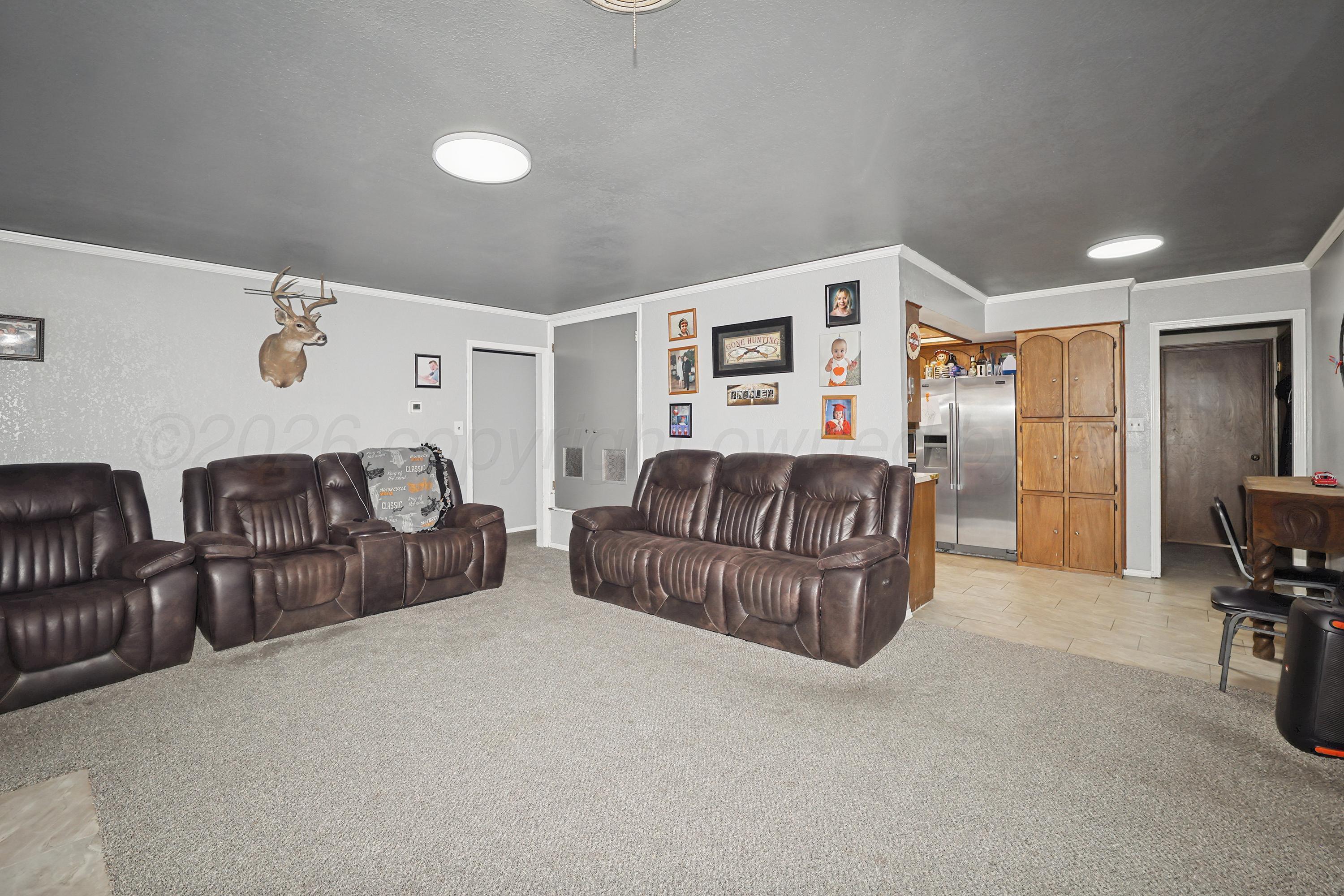 413 Houston Street Borger, TX 79007 - Photo 3 of 15 8-Living Area