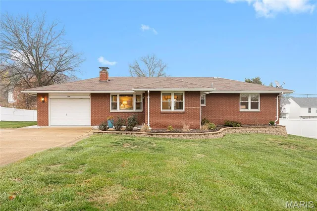 $314,900 | 330 Fenton View Drive, Fenton, MO 63026