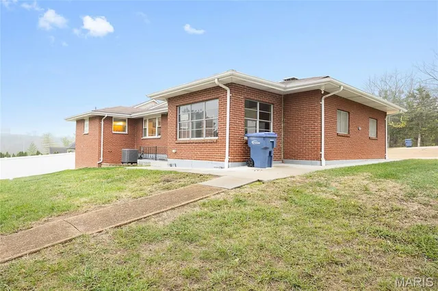 $314,900 | 330 Fenton View Drive, Fenton, MO 63026