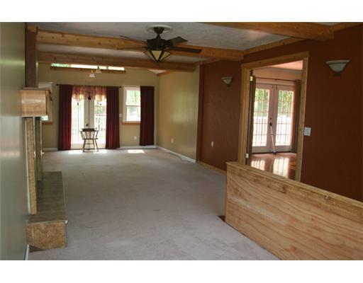 105 Sugar Run Road Venetia, PA 15367 - Photo 9 of 14 Living Room.