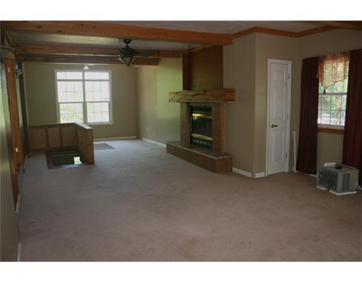 105 Sugar Run Road Venetia, PA 15367 - Photo 10 of 14 Living Room.