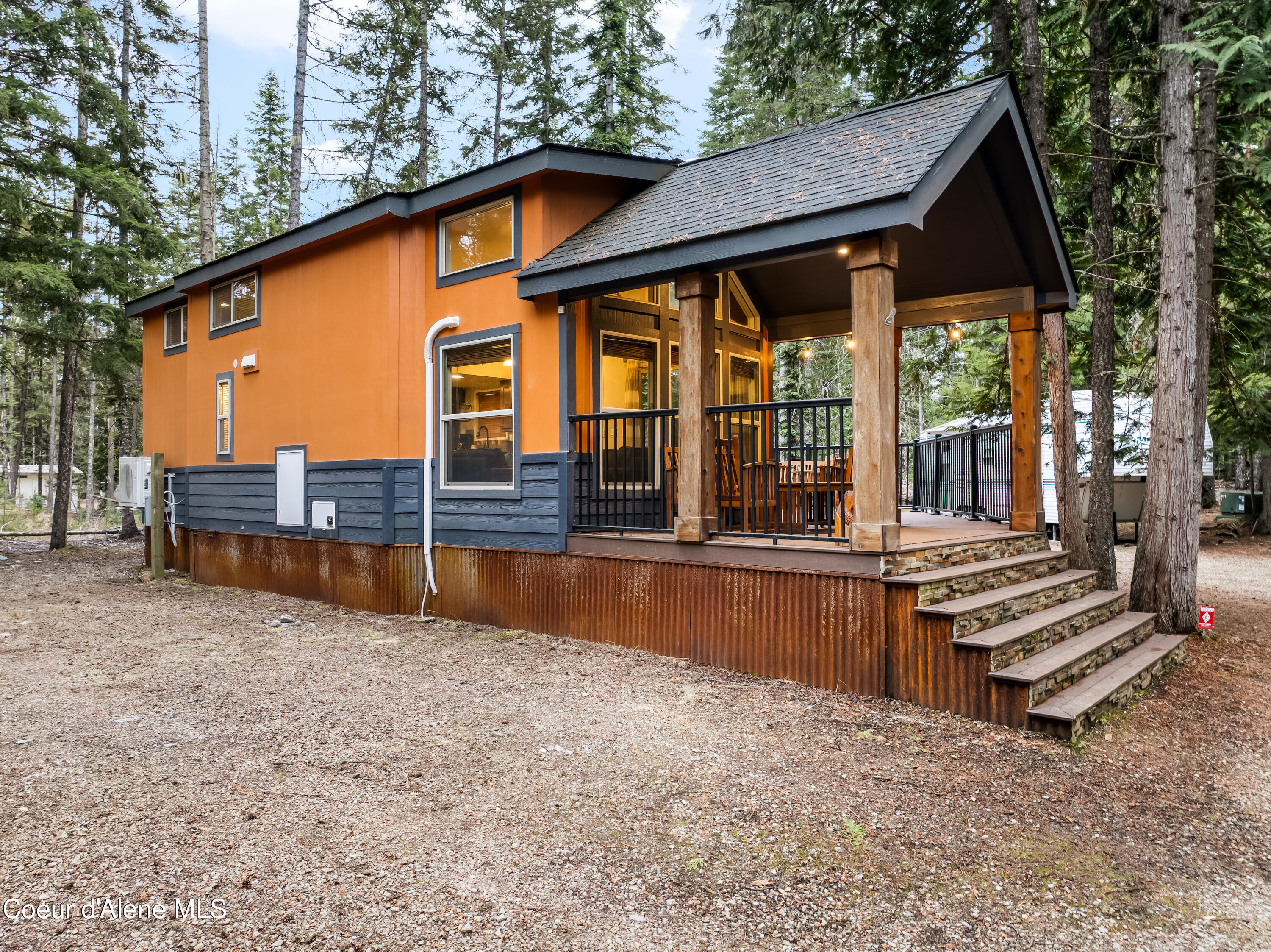 94 Arnold Drive Coolin, ID 83821 - Photo 4 of 18 Cabin