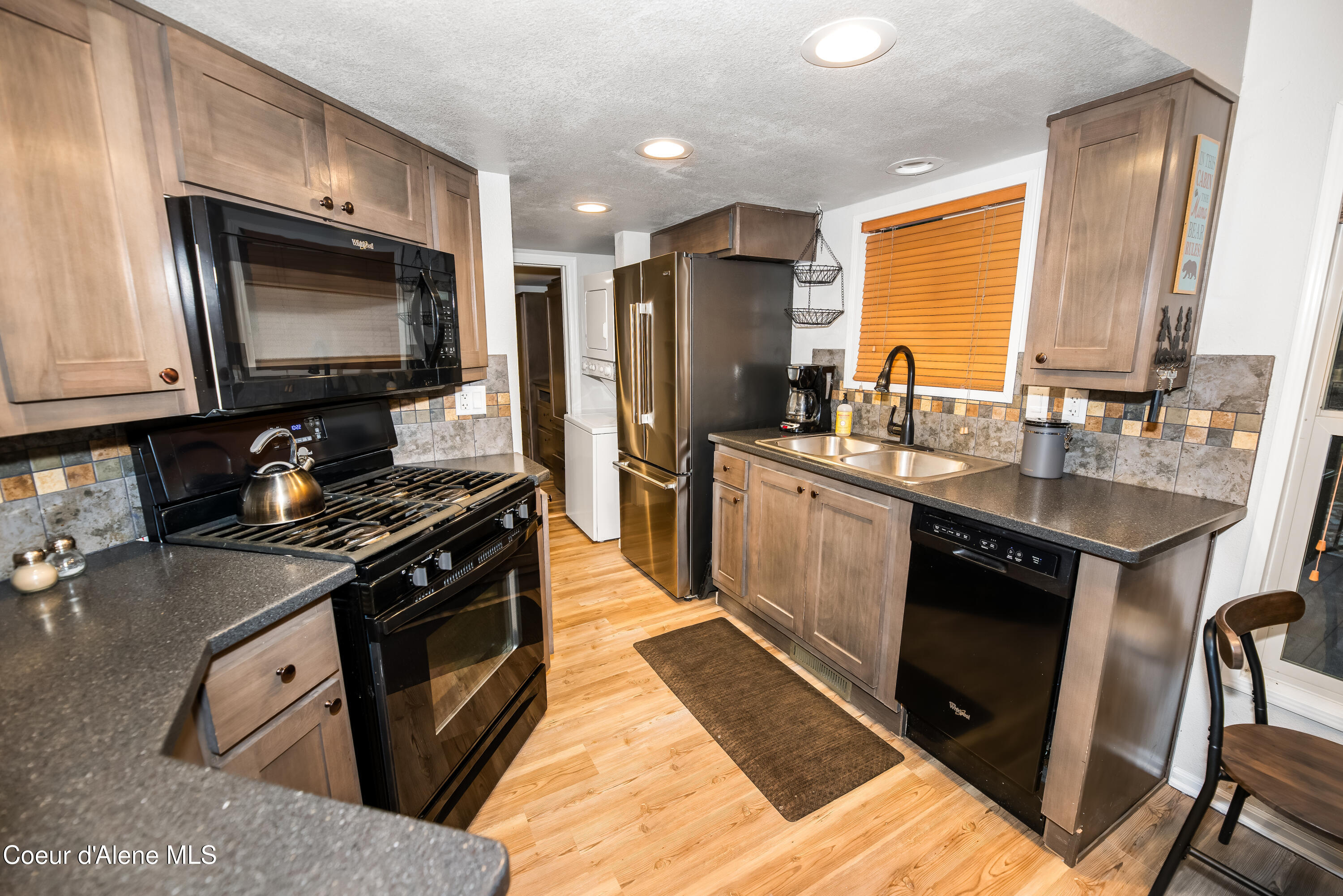 94 Arnold Drive Coolin, ID 83821 - Photo 9 of 18 Kitchen