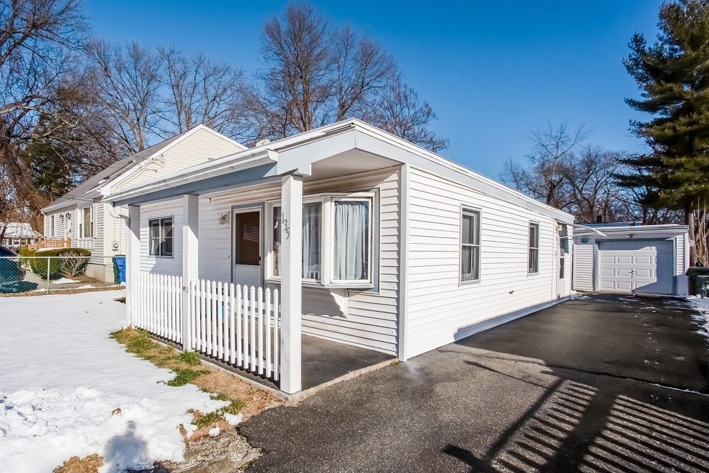 135 Tavistock Street Springfield, MA 01119 - Photo 3 of 24 Gallery Image 3