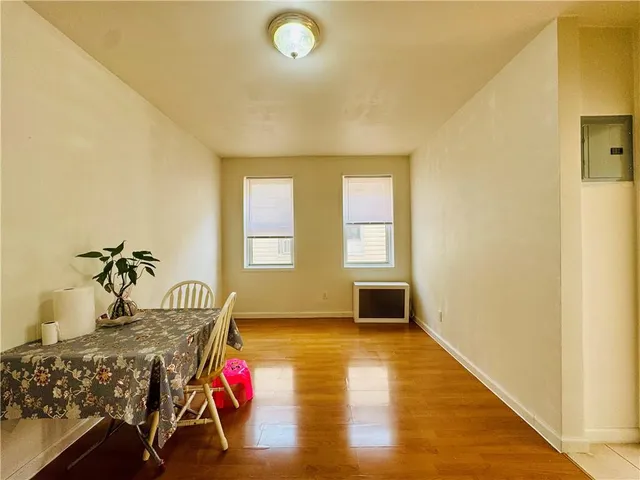 a view of livingroom with furniture