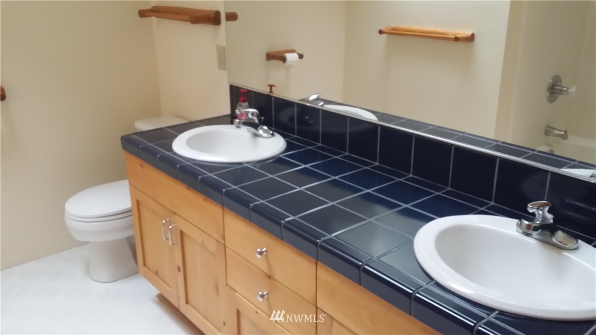 9801 178th Avenue Southeast Renton, WA 98059 - Photo 22 of 25