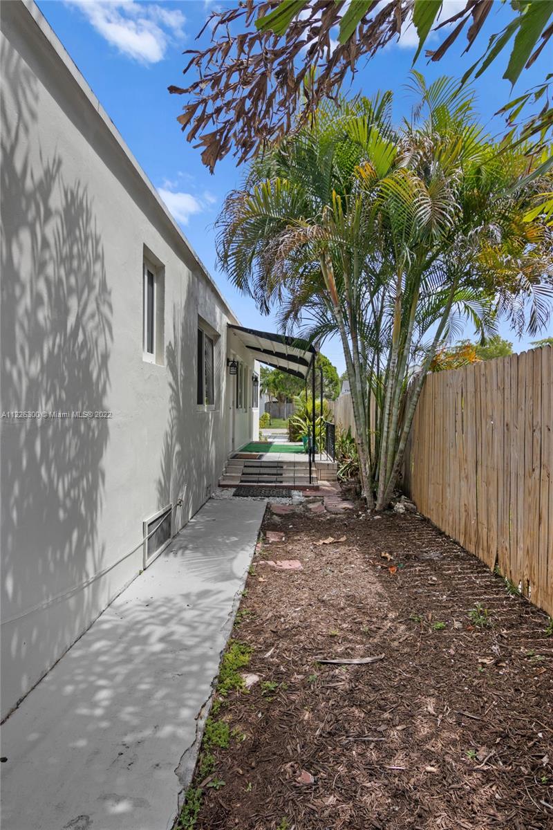 1908 Funston Street Hollywood, FL 33020 - Photo 25 of 30