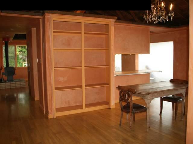 971 Polipoli Road Kula, HI 96790 - Photo 4 of 8 a workspace with furniture and window