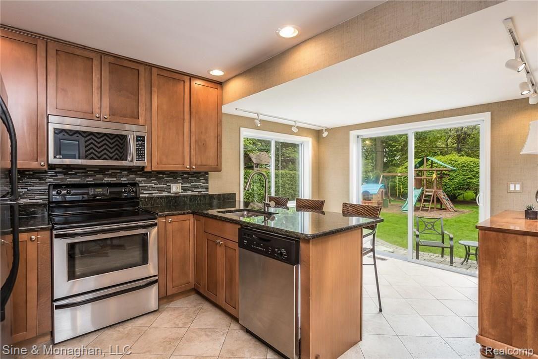 339 Ridgemont Road Grosse Pointe, MI 48236 - Photo 8 of 43 015-Kitchen-4139936-medium.jpg