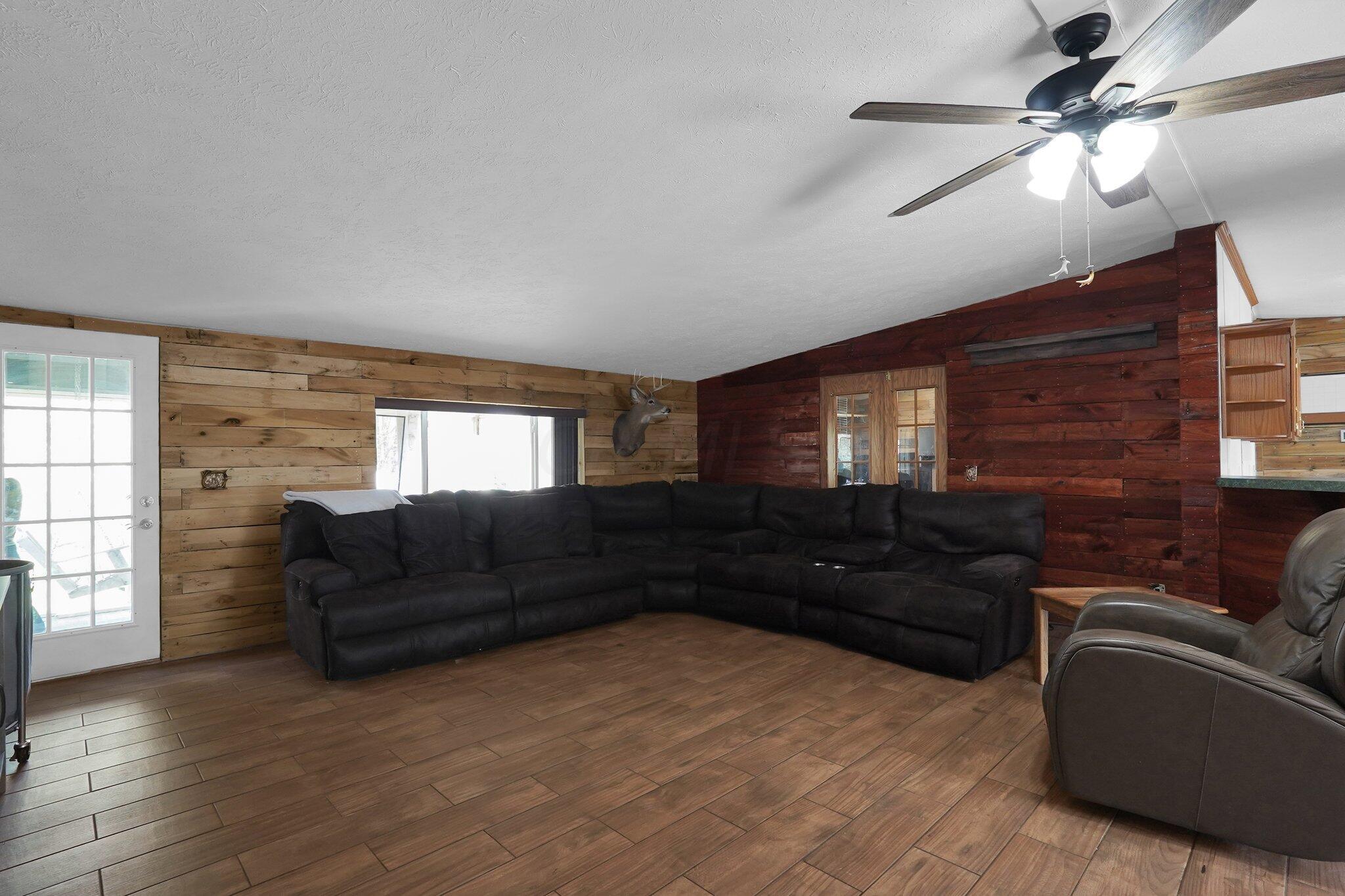 7020 York Road Southwest Pataskala, OH 43062 - Photo 7 of 27 Living Room
