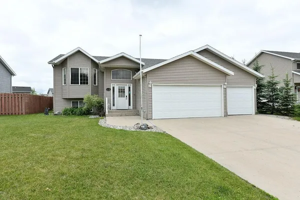$365,000 | 1159 39 1/2 Avenue West, West Fargo, ND 58078