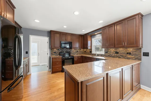 $650,000 | 2647 Longview Drive, Lisle, IL 60532