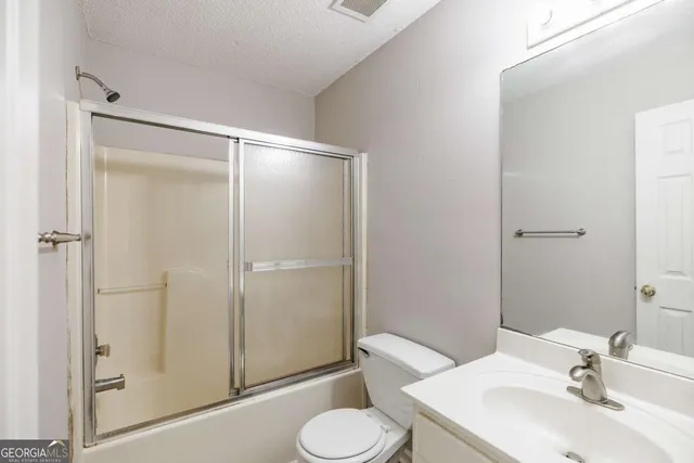 an empty room with wooden floor and ceiling fan