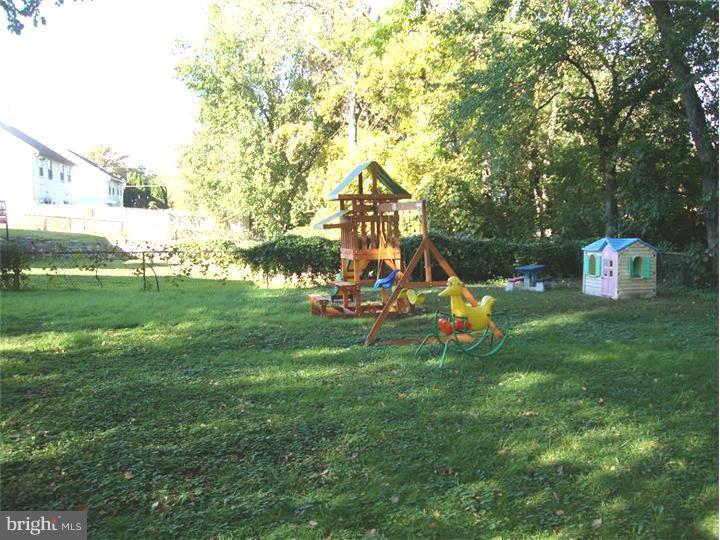 950 Central Avenue Runnemede, NJ 08078 - Photo 12 of 12 View in Back