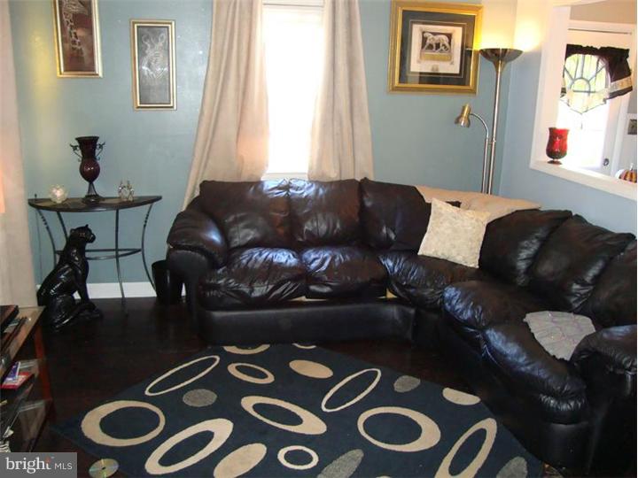 950 Central Avenue Runnemede, NJ 08078 - Photo 4 of 12 Living Room