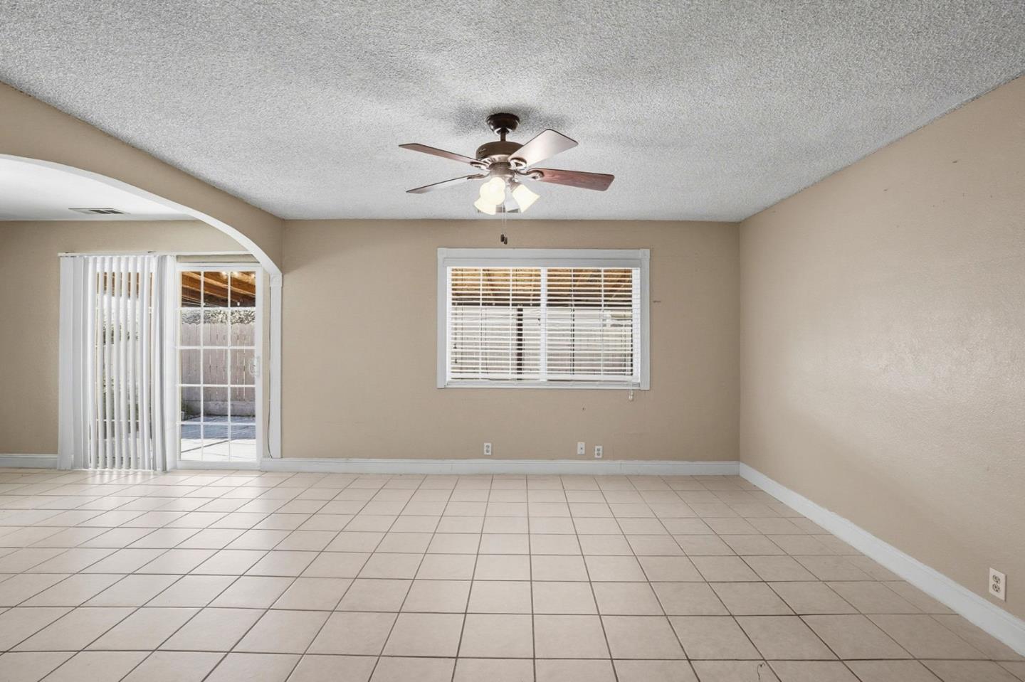 154 North Santa Rosa Street Los Banos, CA 93635 - Photo 5 of 29