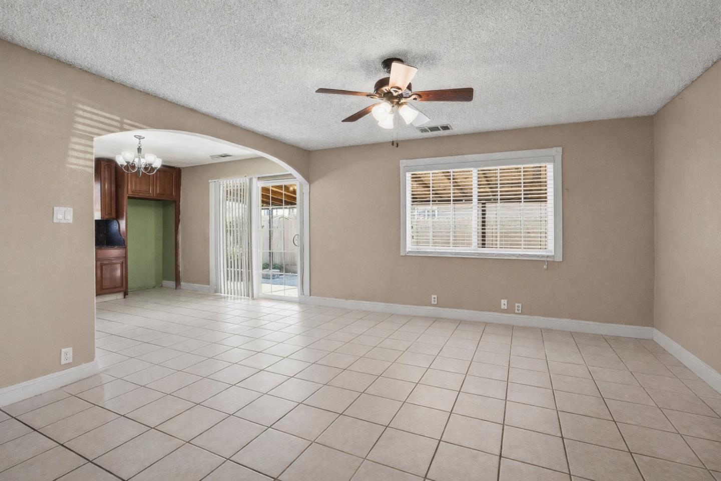 154 North Santa Rosa Street Los Banos, CA 93635 - Photo 6 of 29