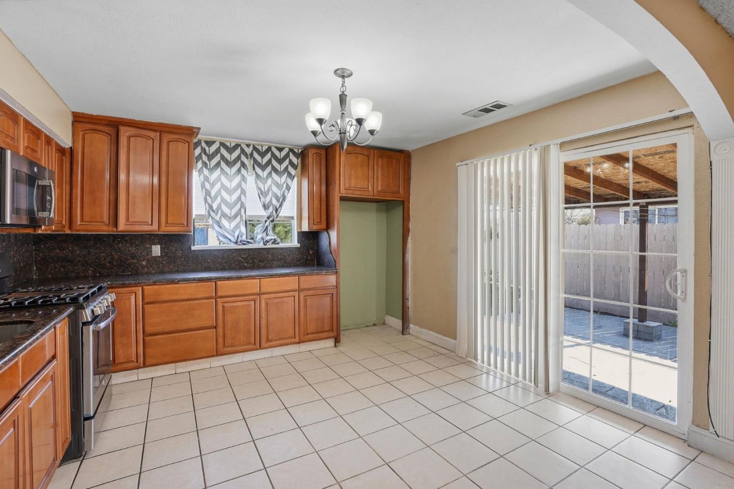 154 North Santa Rosa Street Los Banos, CA 93635 - Photo 10 of 29