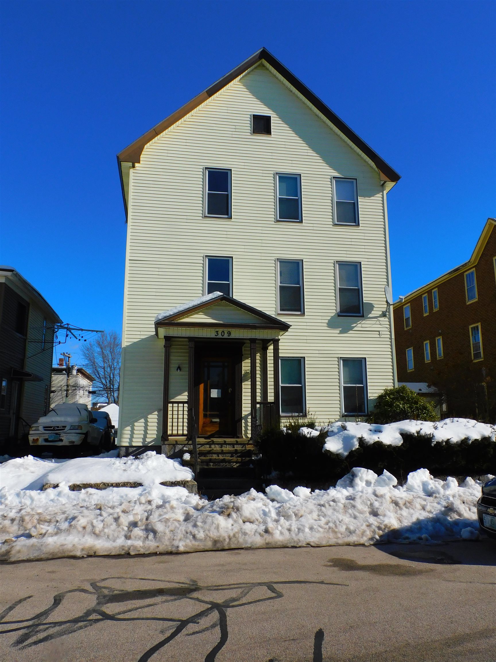 309 Dubuque Street Manchester, NH 03102 - Photo 2 of 14