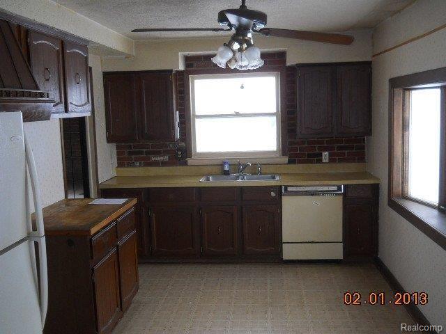 7459 Inkster Road Westland, MI 48185 - Photo 4 of 8 kitchen.JPG