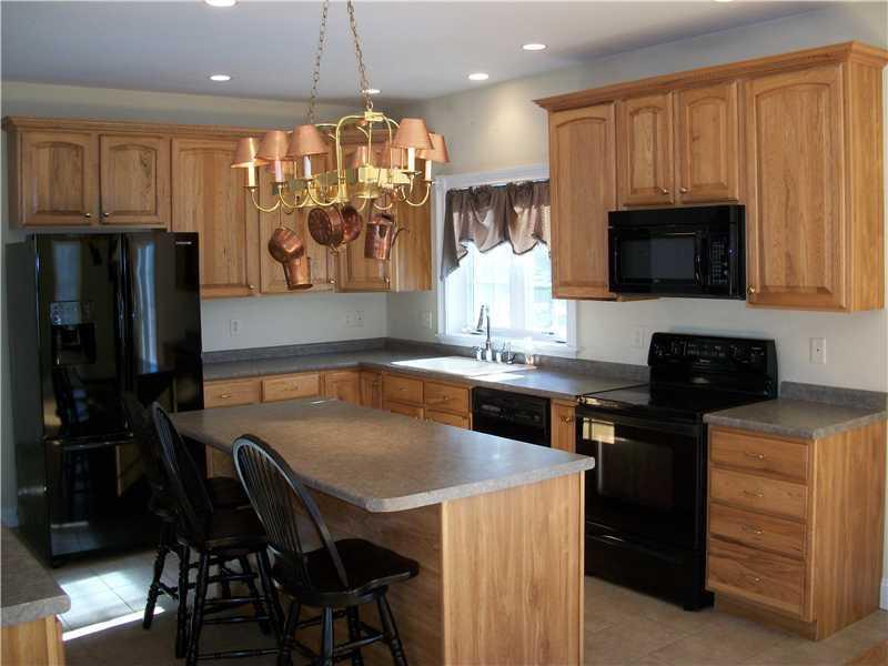 1 Hayfield Road Biddeford, ME 04005 - Photo 7 of 33 Kitchen. Beautiful.