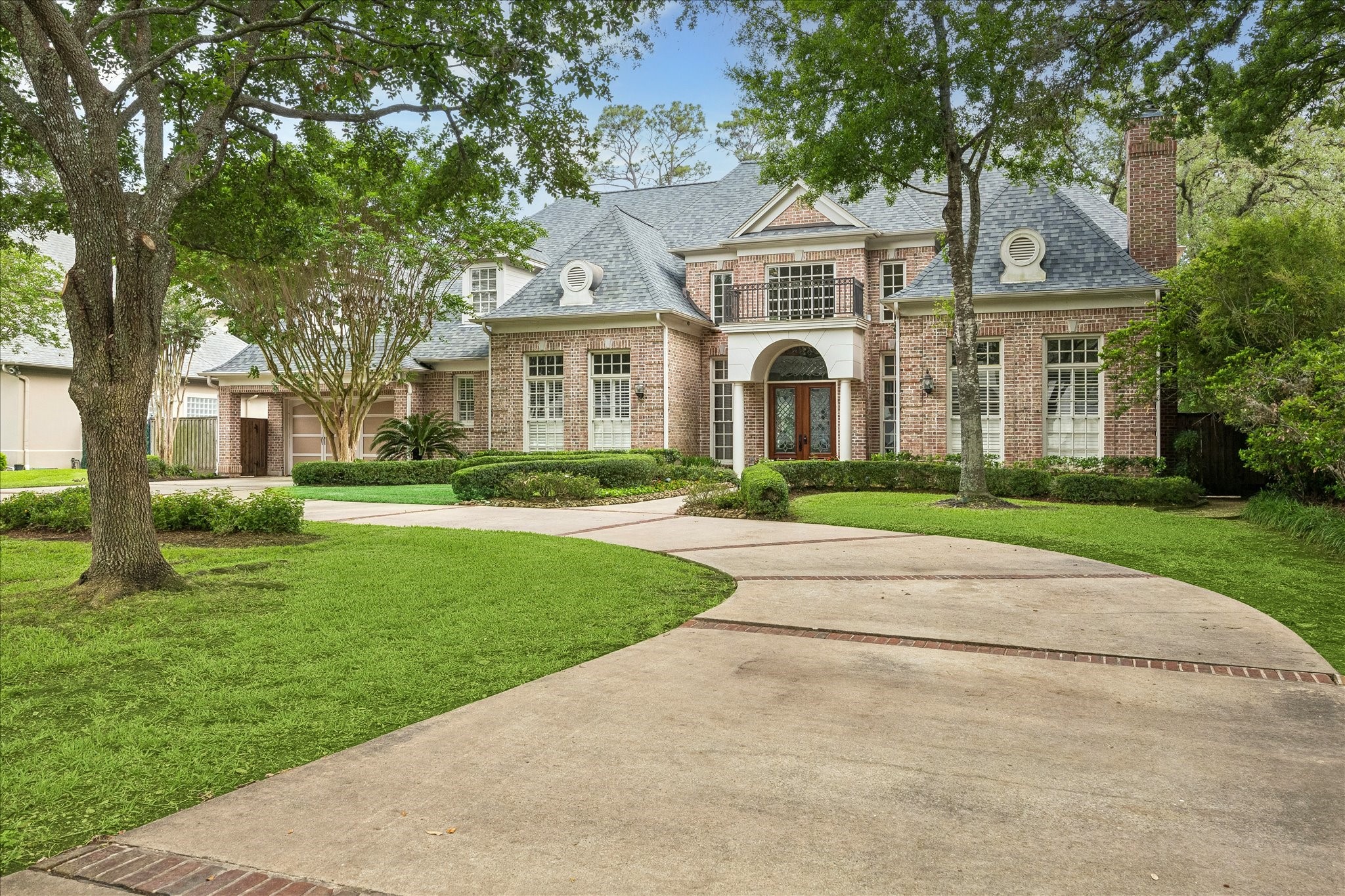 11421 Whippoorwill Road Houston, TX 77024 - Photo 32 of 33 front view of a house with a yard