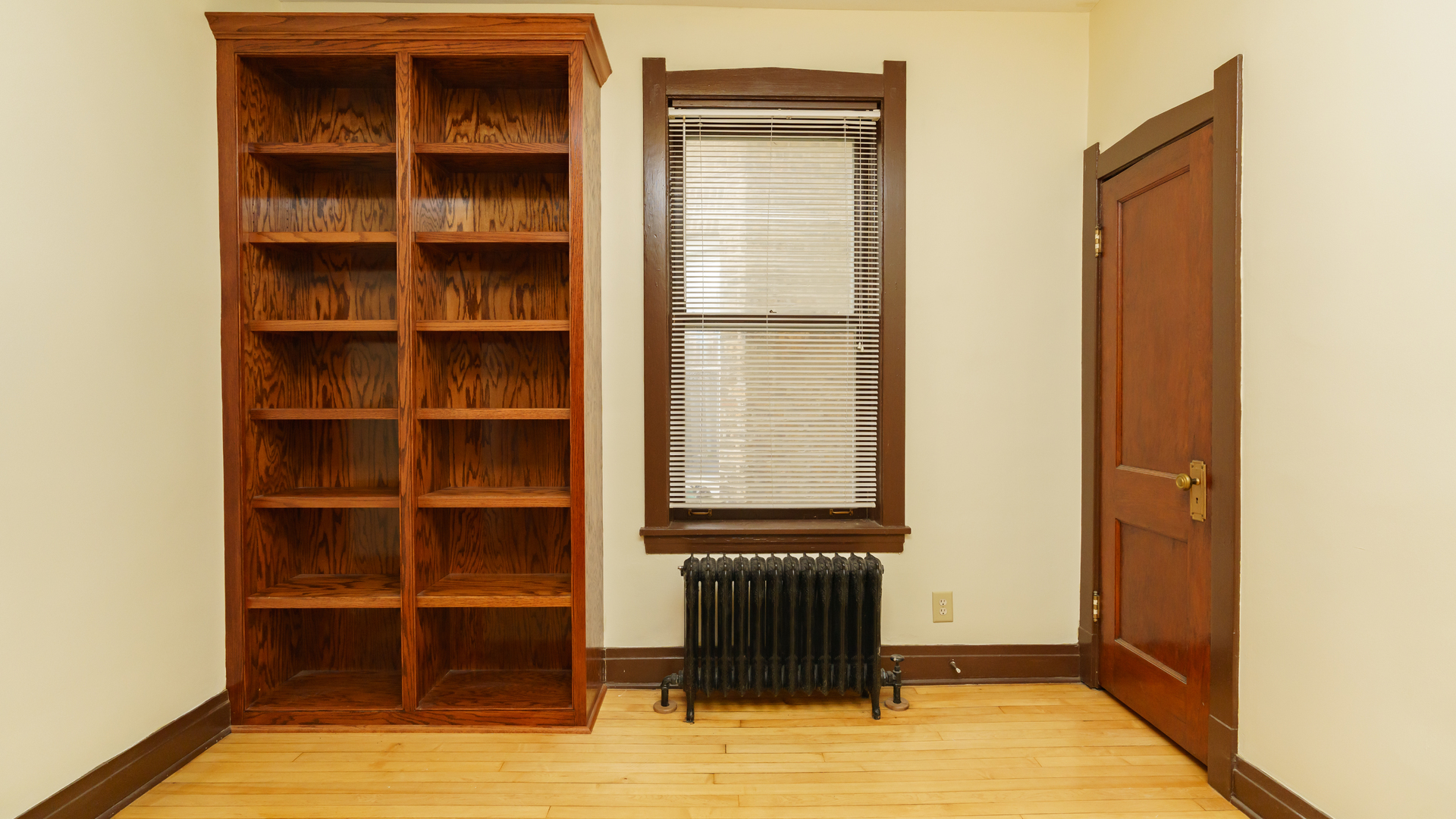 2644 North Harding Avenue Chicago, IL 60647 - Photo 15 of 37 a view of front door