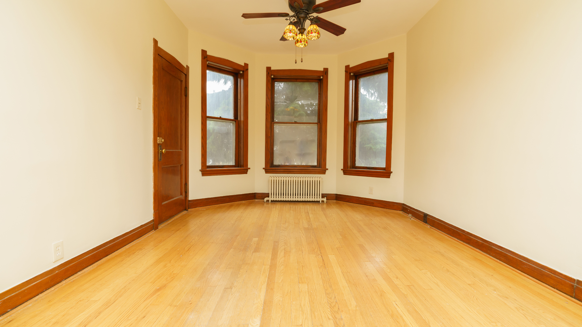 2644 North Harding Avenue Chicago, IL 60647 - Photo 3 of 37 a view of an empty room with a window