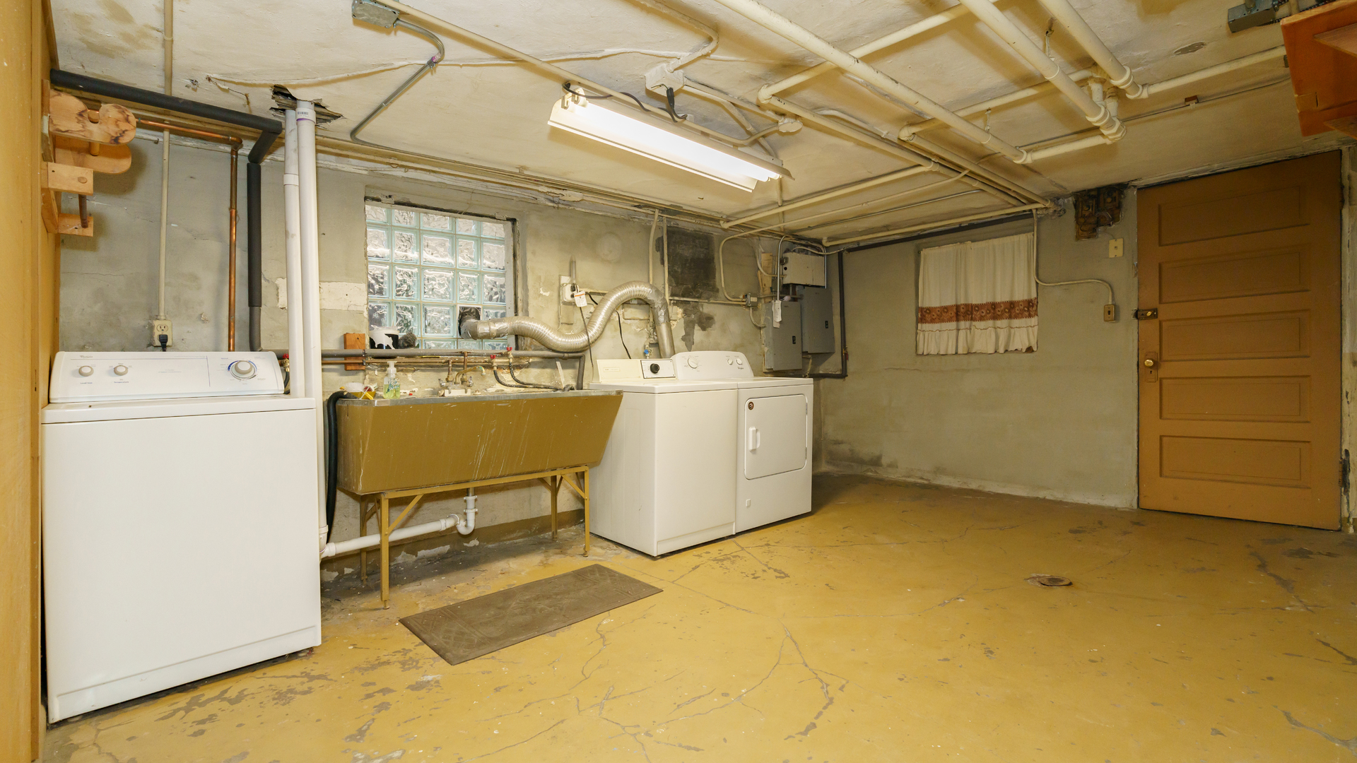 2644 North Harding Avenue Chicago, IL 60647 - Photo 33 of 37 a view of a storage & utility room
